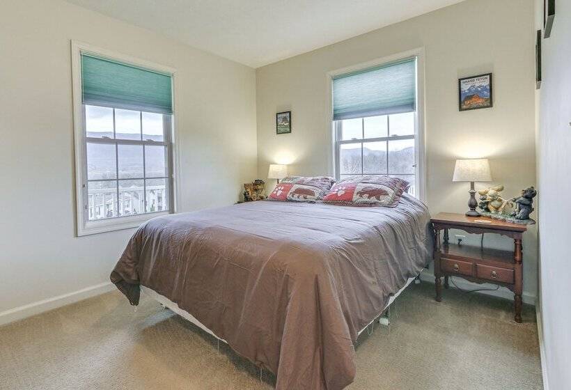 Charming Shenandoah Retreat W/ Deck & Grill!