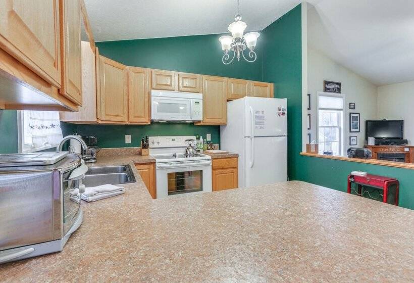 Charming Shenandoah Retreat W/ Deck & Grill!