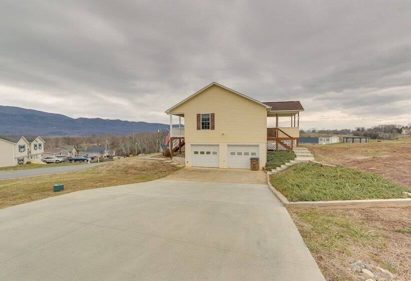 Charming Shenandoah Retreat W/ Deck & Grill!