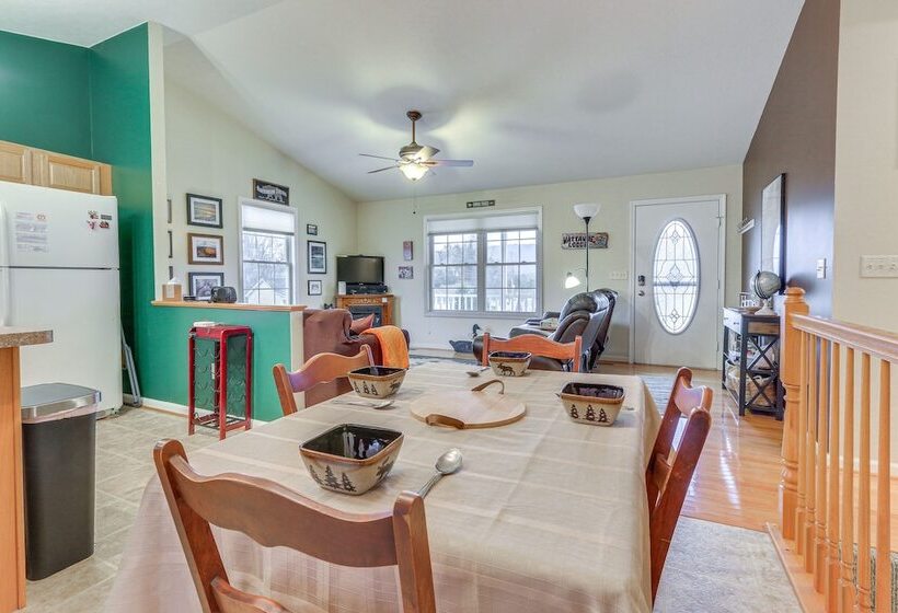 Charming Shenandoah Retreat W/ Deck & Grill!