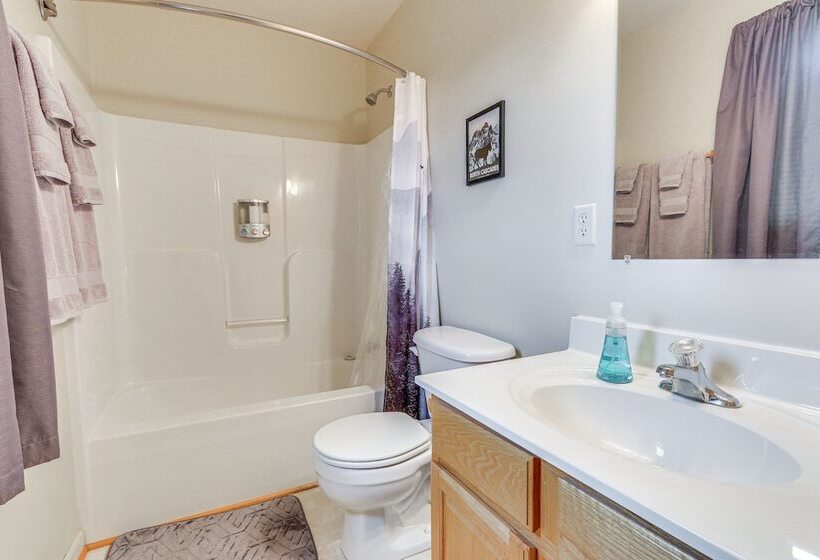 Charming Shenandoah Retreat W/ Deck & Grill!