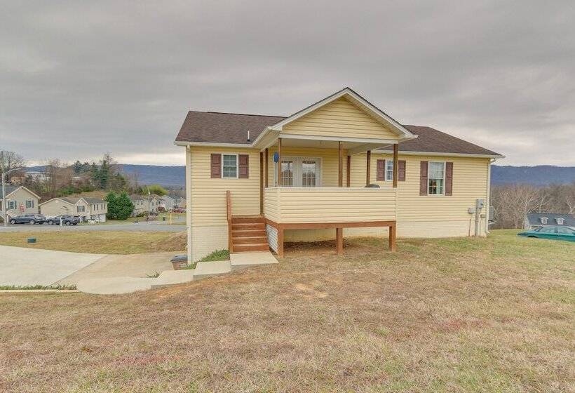 Charming Shenandoah Retreat W/ Deck & Grill!