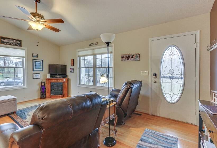 Charming Shenandoah Retreat W/ Deck & Grill!