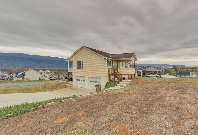 Charming Shenandoah Retreat W/ Deck & Grill!