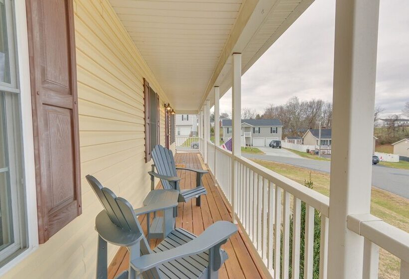 Charming Shenandoah Retreat W/ Deck & Grill!