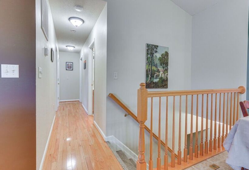 Charming Shenandoah Retreat W/ Deck & Grill!