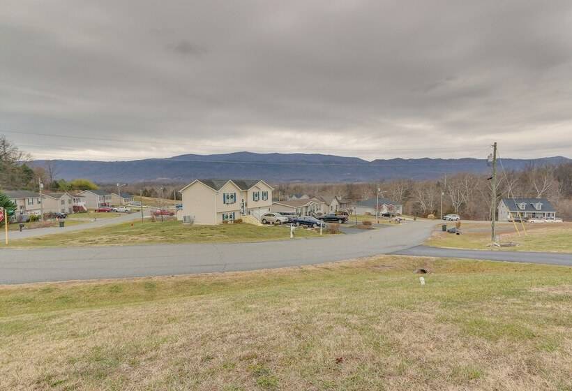 Charming Shenandoah Retreat W/ Deck & Grill!