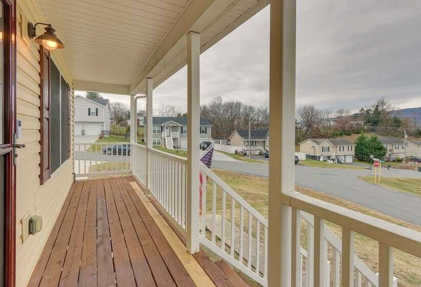 Charming Shenandoah Retreat W/ Deck & Grill!