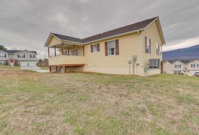 Charming Shenandoah Retreat W/ Deck & Grill!