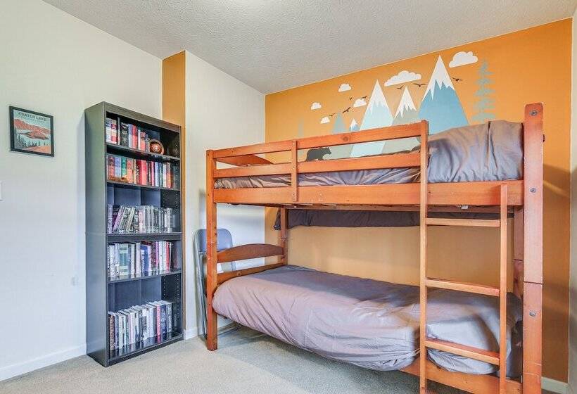 Charming Shenandoah Retreat W/ Deck & Grill!