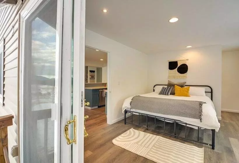 6 Mi To Staunton State Park: Conifer Home W/ Deck