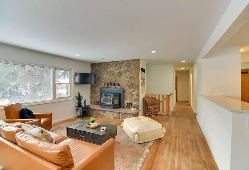 6 Mi To Staunton State Park: Conifer Home W/ Deck