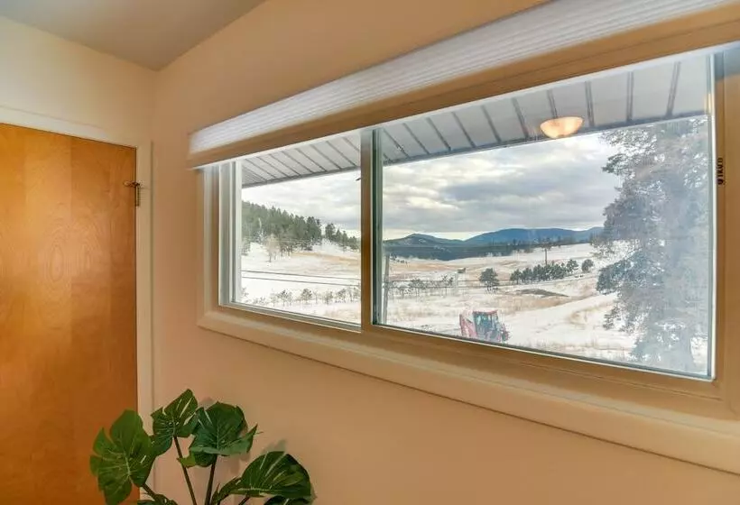 6 Mi To Staunton State Park: Conifer Home W/ Deck