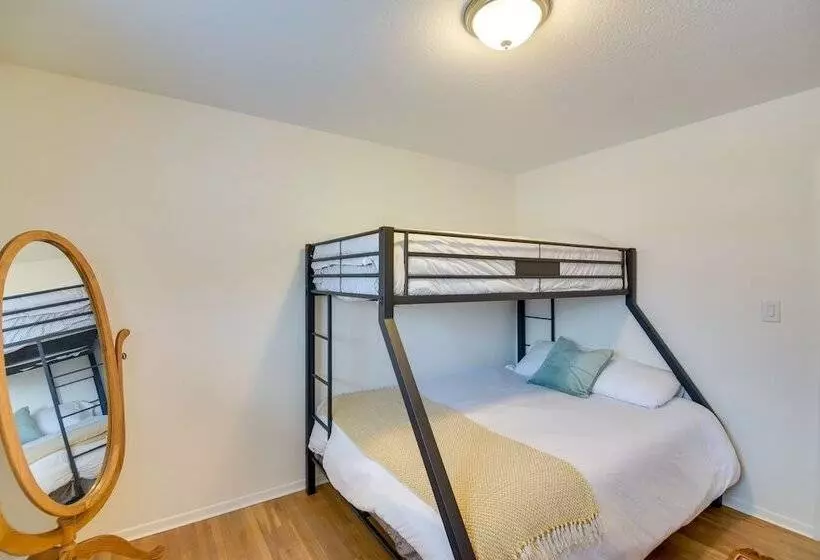 6 Mi To Staunton State Park: Conifer Home W/ Deck