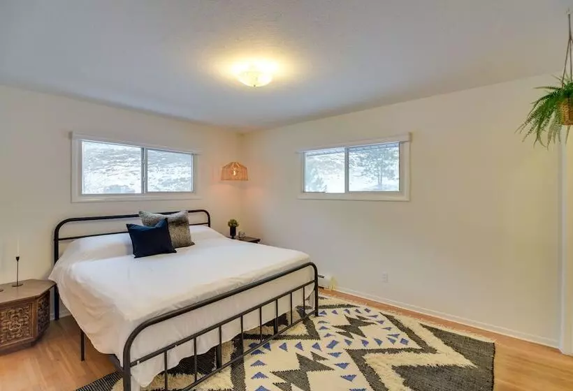 6 Mi To Staunton State Park: Conifer Home W/ Deck