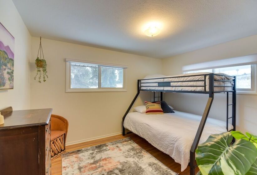 6 Mi To Staunton State Park: Conifer Home W/ Deck