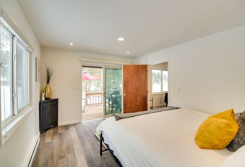 6 Mi To Staunton State Park: Conifer Home W/ Deck