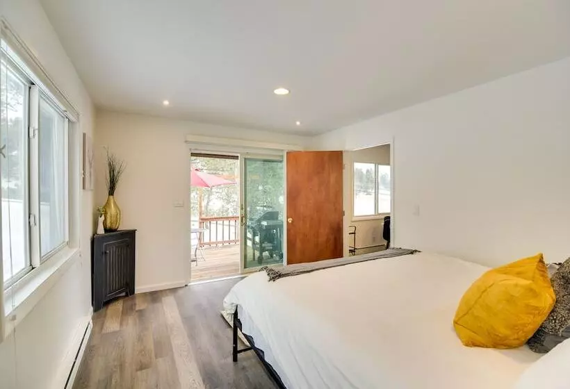 6 Mi To Staunton State Park: Conifer Home W/ Deck