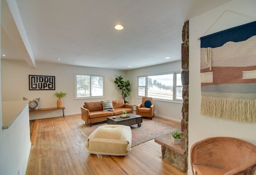 6 Mi To Staunton State Park: Conifer Home W/ Deck