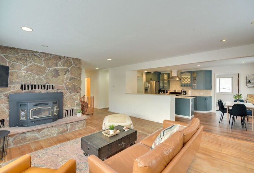 6 Mi To Staunton State Park: Conifer Home W/ Deck