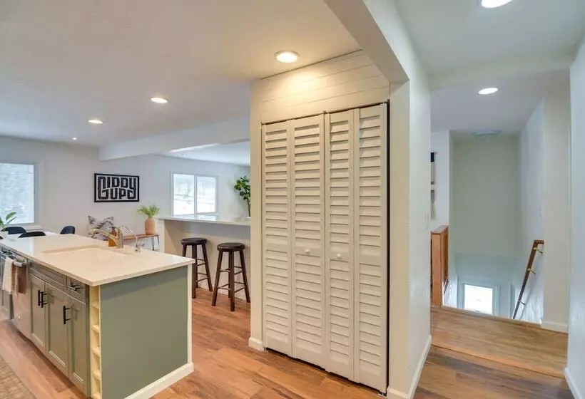 6 Mi To Staunton State Park: Conifer Home W/ Deck