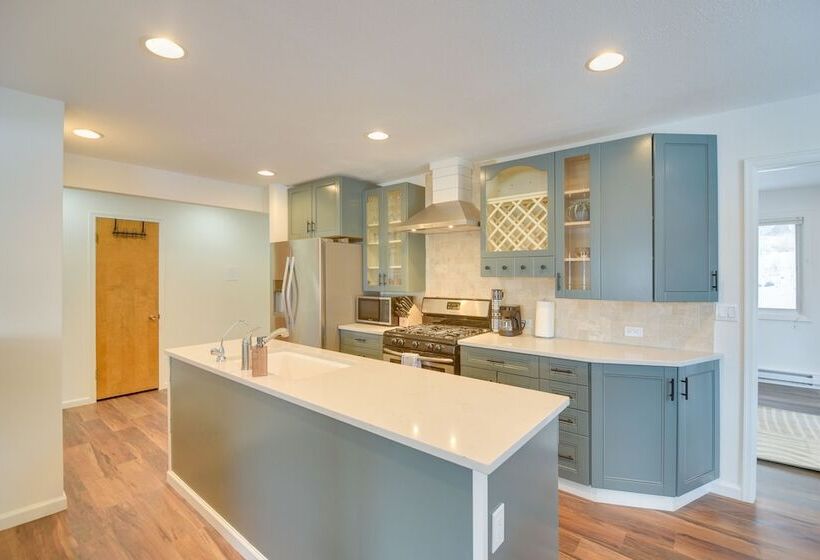 6 Mi To Staunton State Park: Conifer Home W/ Deck