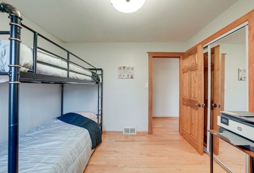 Cozy Lisle Home W/ Fenced Backyard: Pets Welcome!