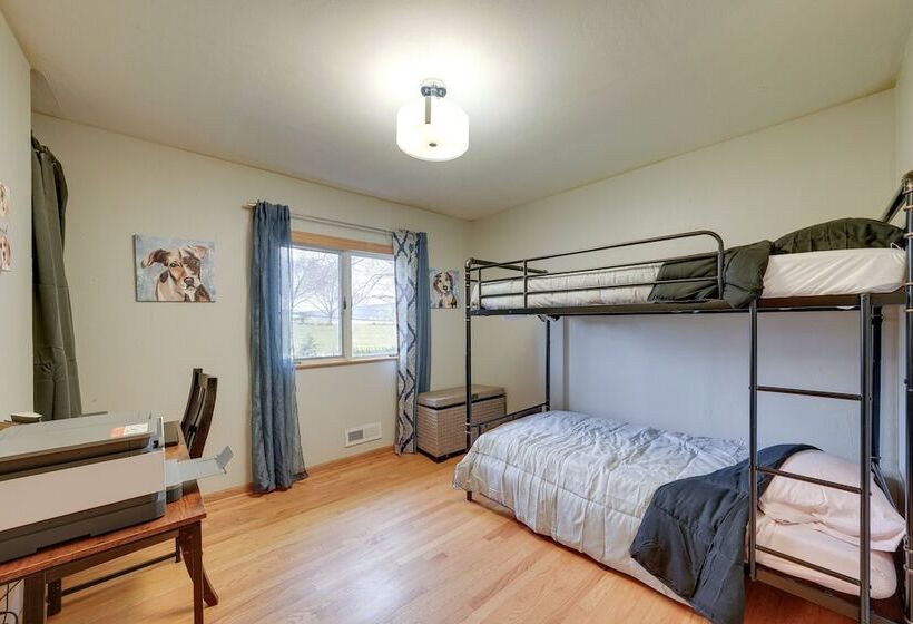 Cozy Lisle Home W/ Fenced Backyard: Pets Welcome!