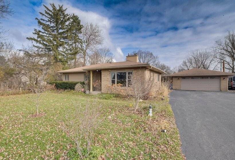 Cozy Lisle Home W/ Fenced Backyard: Pets Welcome!