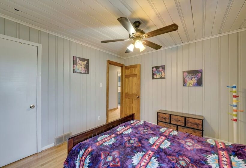 Cozy Lisle Home W/ Fenced Backyard: Pets Welcome!