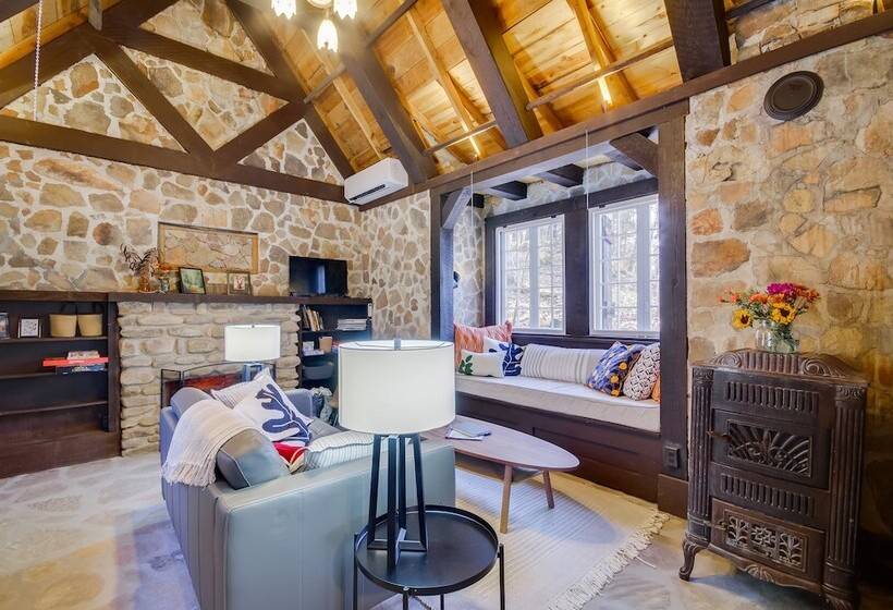 Cozy Steelville Retreat: River + Trail Access!