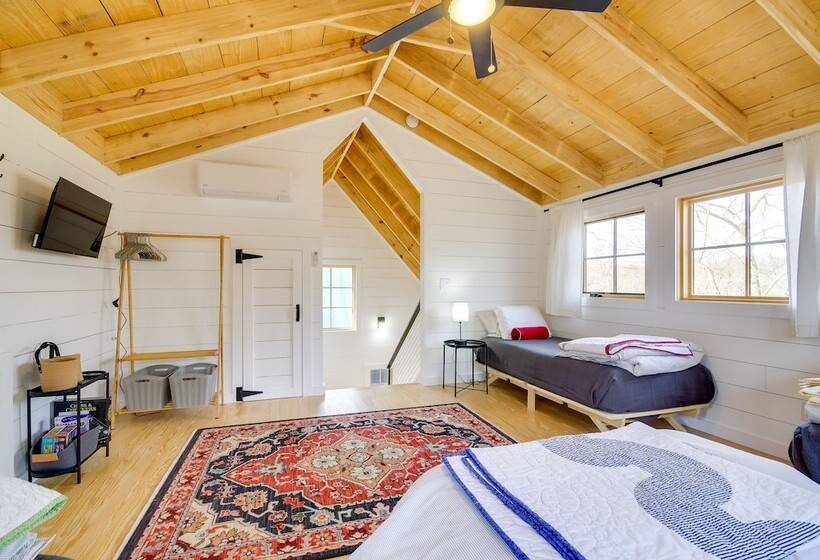 Cozy Steelville Retreat: River + Trail Access!