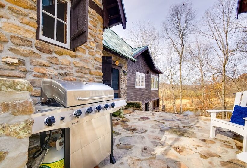 Cozy Steelville Retreat: River + Trail Access!