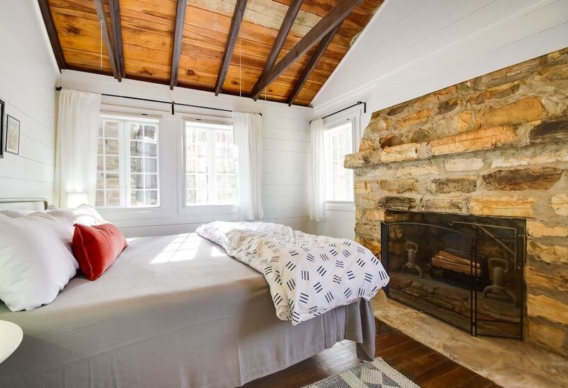 Cozy Steelville Retreat: River + Trail Access!