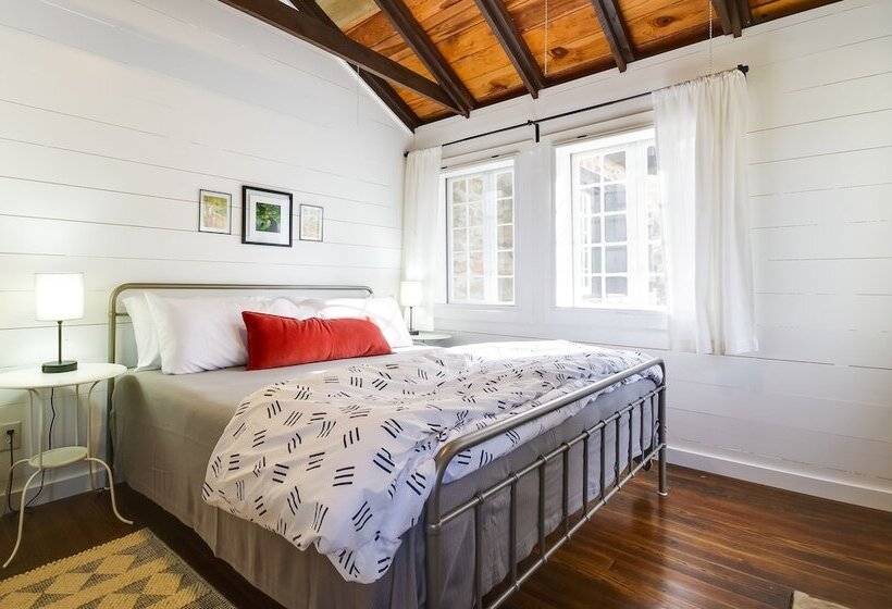 Cozy Steelville Retreat: River + Trail Access!