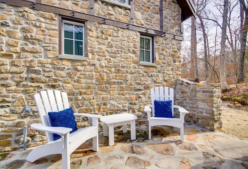 Cozy Steelville Retreat: River + Trail Access!