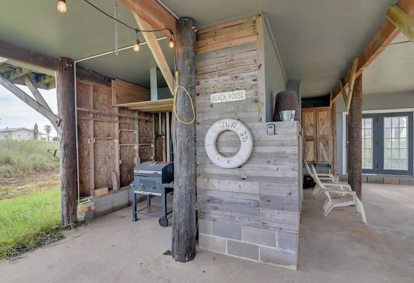 Crystal Beach Home: 1 Mi To The Sand!