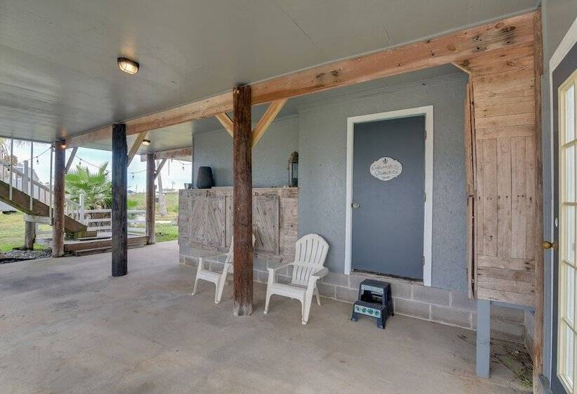 Crystal Beach Home: 1 Mi To The Sand!