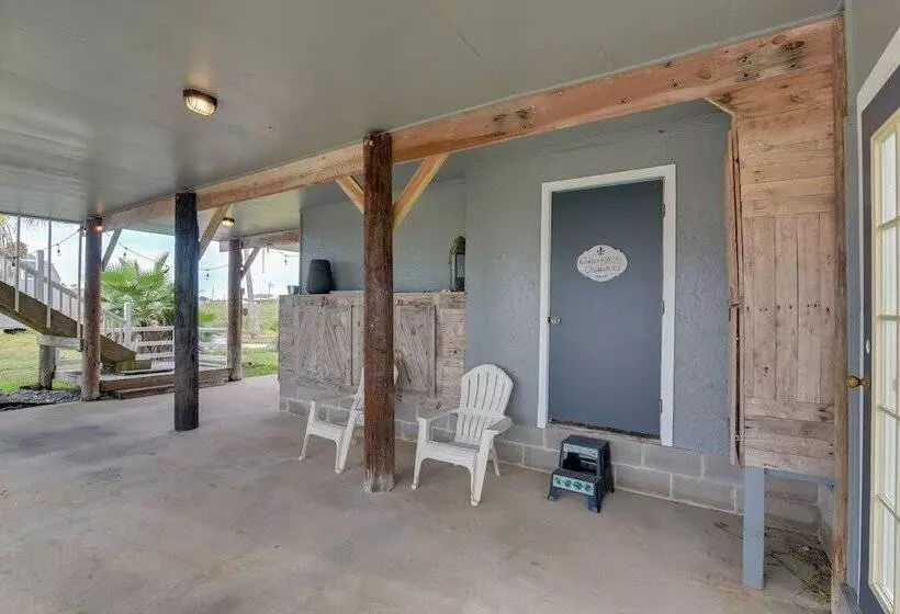 Crystal Beach Home: 1 Mi To The Sand!