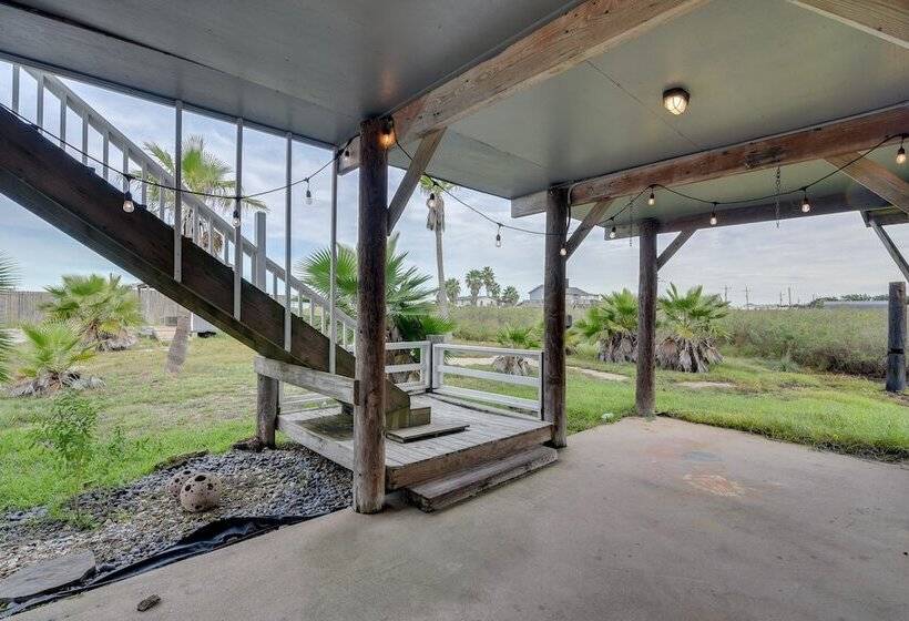Crystal Beach Home: 1 Mi To The Sand!