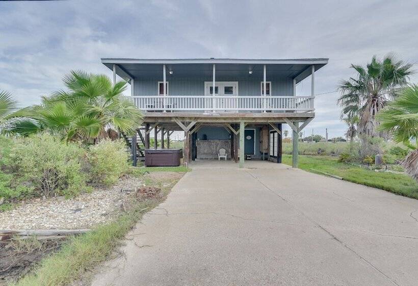 Crystal Beach Home: 1 Mi To The Sand!