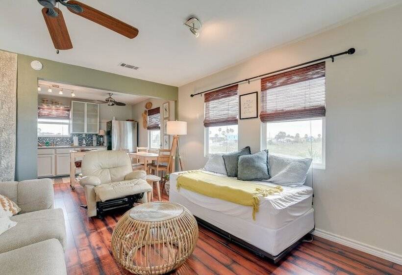 Crystal Beach Home: 1 Mi To The Sand!