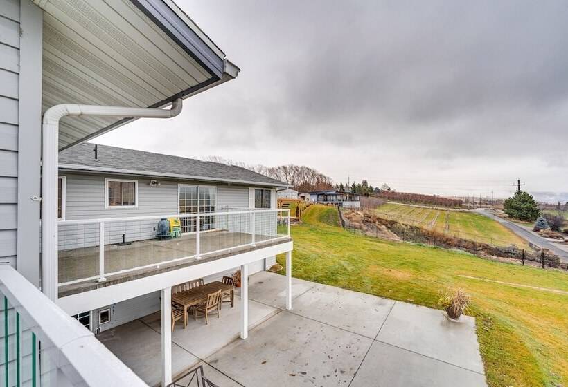 East Wenatchee Home ~ 2 Mi To Columbia River!