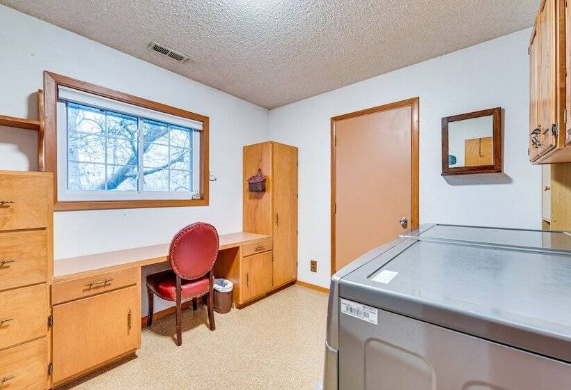 East Wenatchee Home ~ 2 Mi To Columbia River!