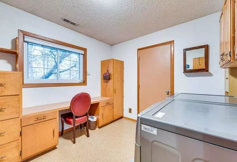 East Wenatchee Home ~ 2 Mi To Columbia River!