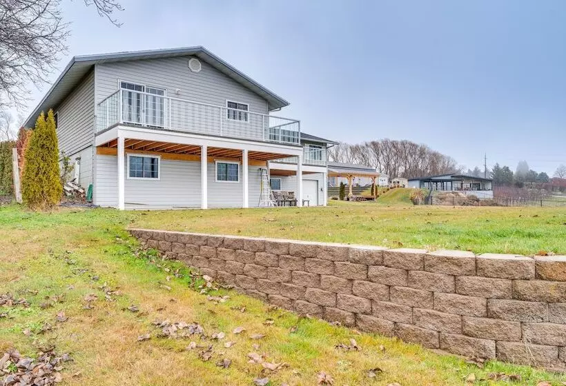 East Wenatchee Home ~ 2 Mi To Columbia River!