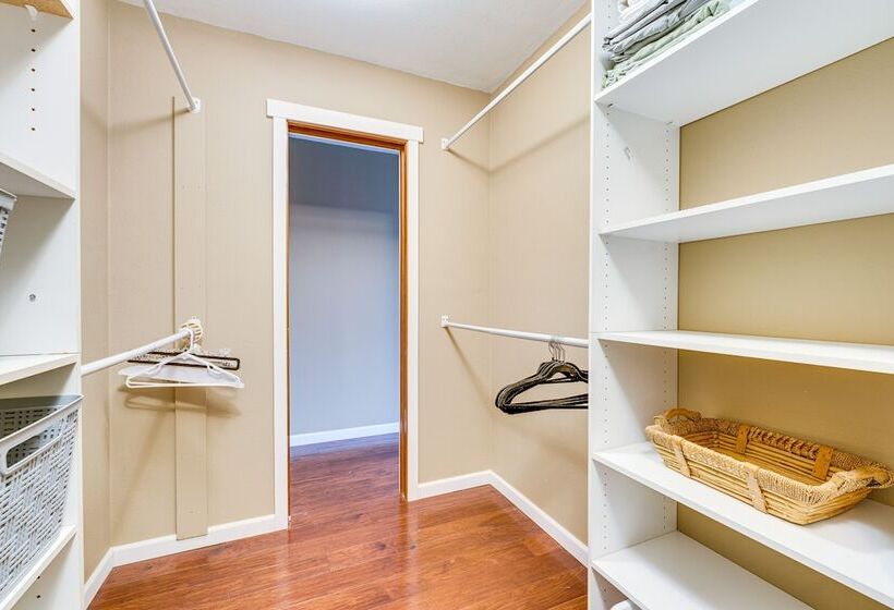 East Wenatchee Home ~ 2 Mi To Columbia River!