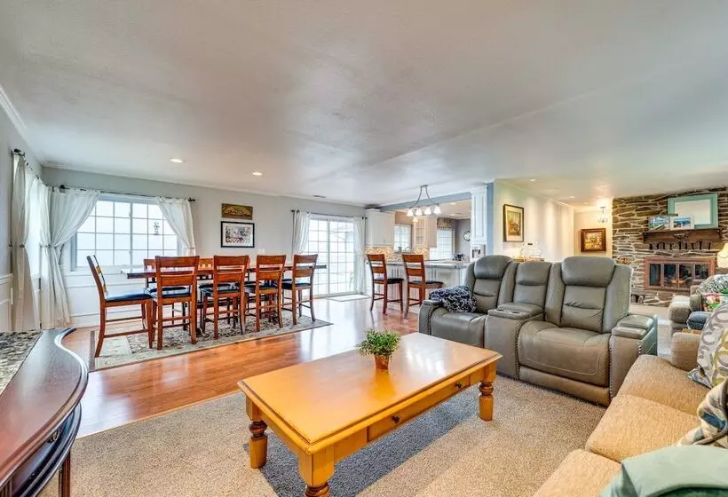 East Wenatchee Home ~ 2 Mi To Columbia River!