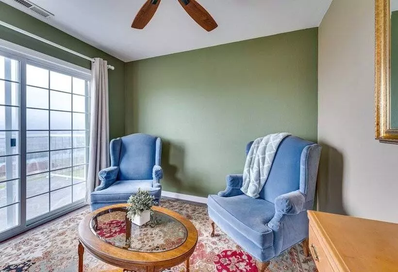 East Wenatchee Home ~ 2 Mi To Columbia River!