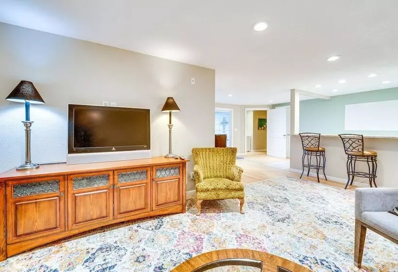 East Wenatchee Home ~ 2 Mi To Columbia River!